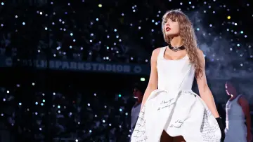 Backdrop to the movie "Taylor Swift | The Eras Tour | The Final Show" #577498